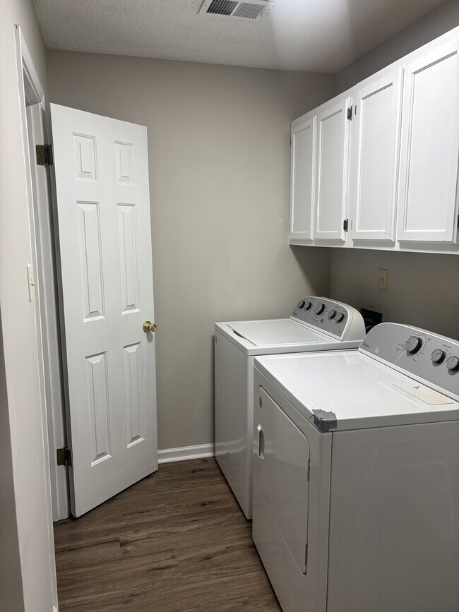 Building Photo - 4197 Oak Valley Dr