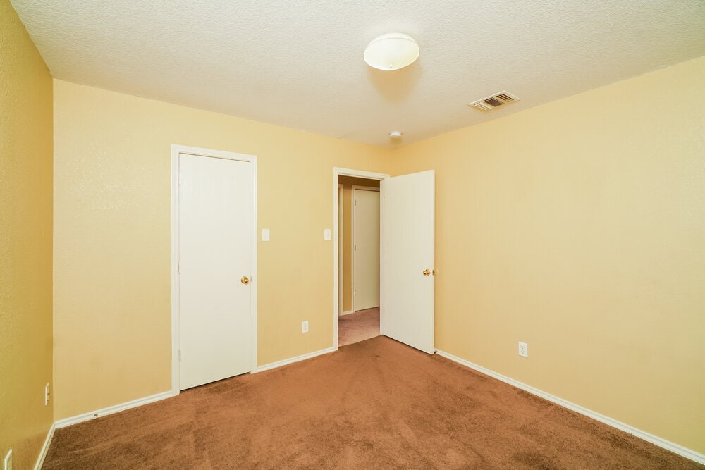 Building Photo - 8007 Heights Valley