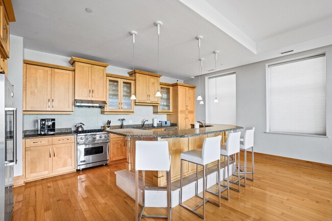 Building Photo - 1313 N Franklin Pl