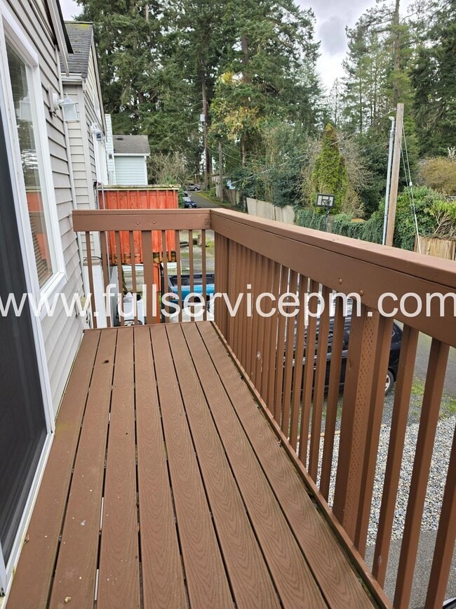 Building Photo - Private Drive Townhome Near Stone Ave N | 3 Bed, 2 Bath, 2-Car Garage, Deck + Fenced Yard