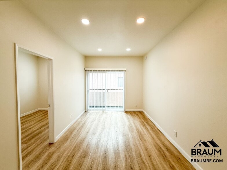 Building Photo - 11459 Collins St