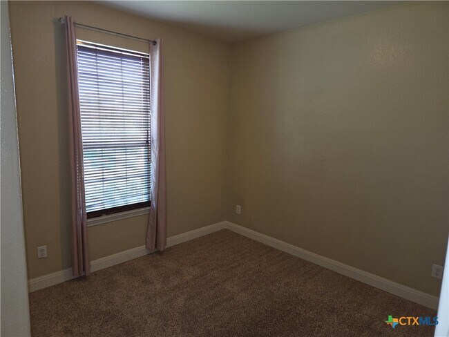 Building Photo - 716 Moon Shadow Ct