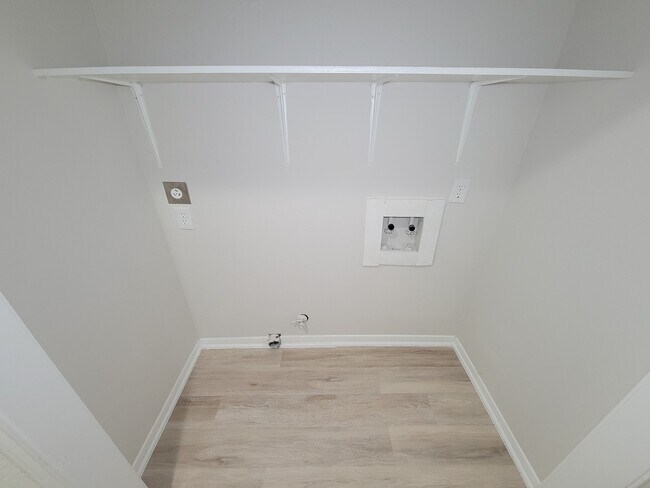Building Photo - 8719 Valley Song Dr