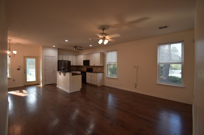 Building Photo - "Charming 3-Bedroom Beach House with 2 Ful...