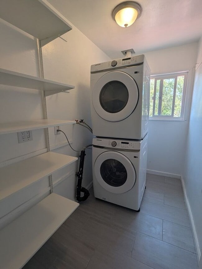 Building Photo - 3 Bedroom - 1 Bath House in San Diego