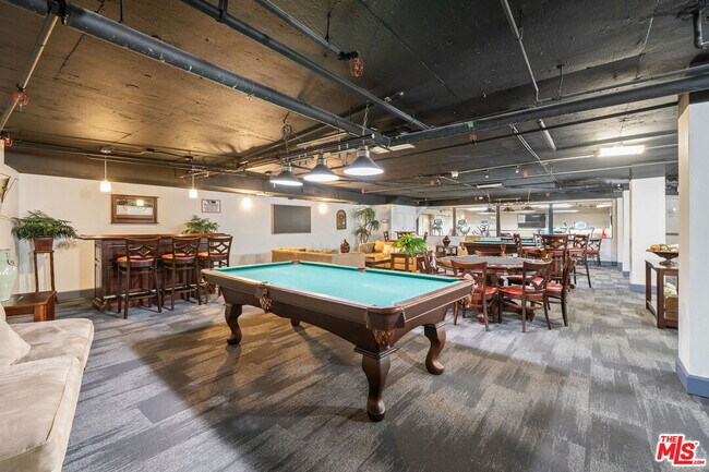 Building Photo - 10982 Roebling Ave