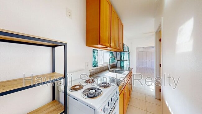 Building Photo - 662 Kalanipuu St