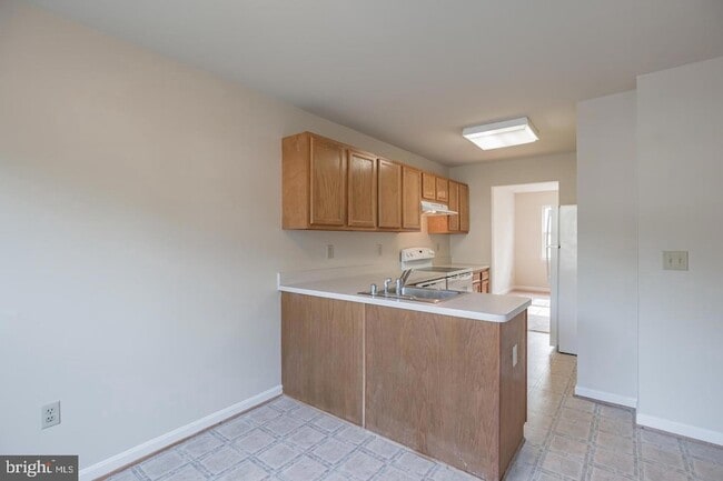 Building Photo - 8549 E Street Unit