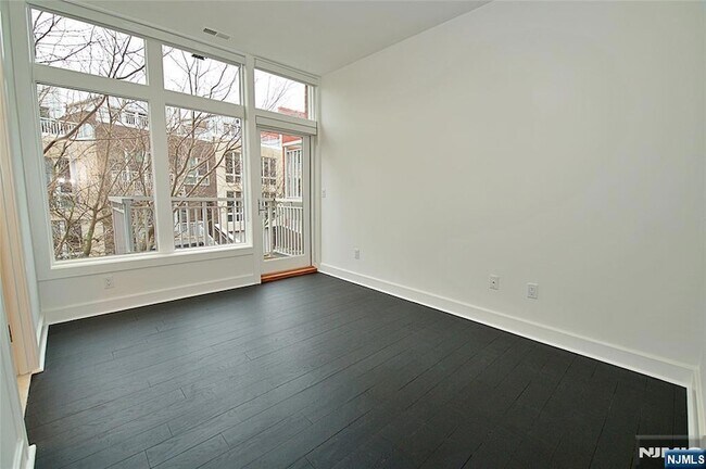 Building Photo - 11 Vela Way