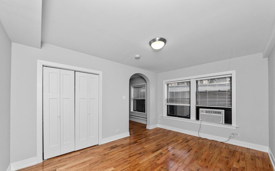 Building Photo - 556 W Arlington Pl