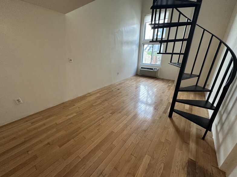 Building Photo - 377 Dorchester St