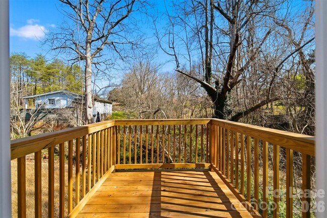 Building Photo - 403 15th Ave SW