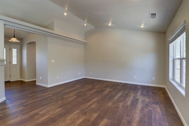 Building Photo - Immaculate 3 bedroom, 2 bath home in Prescott Heights