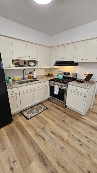 Building Photo - 47 S Brentwood Ave