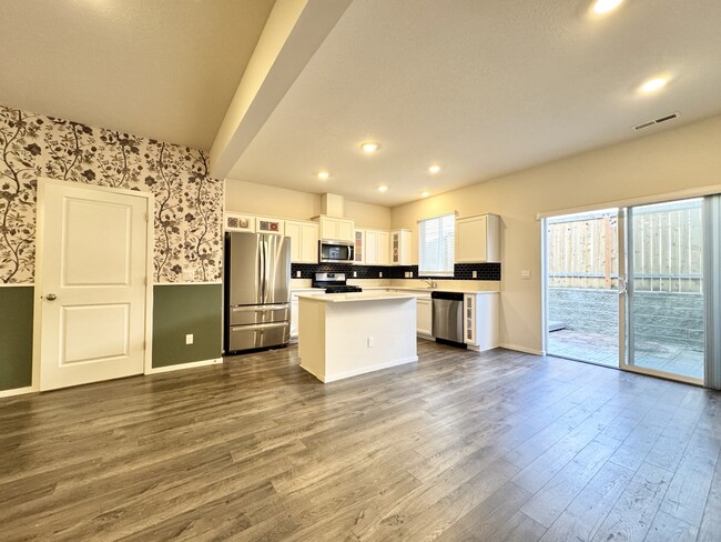 Building Photo - 914 N 18th Ave