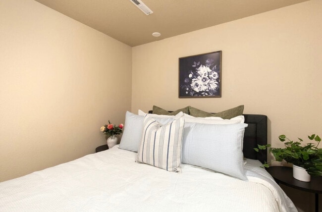 Building Photo - 2720 2nd Ave N