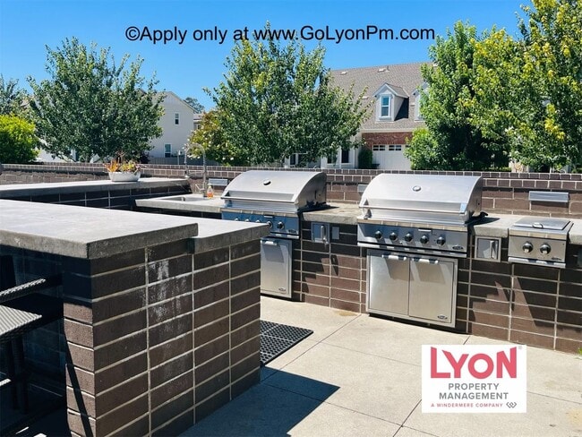 Building Photo - Modern Living in the heart of McKinley Village!