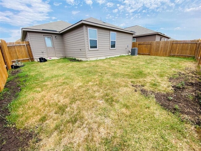 Building Photo - 305 Cres Park Dr