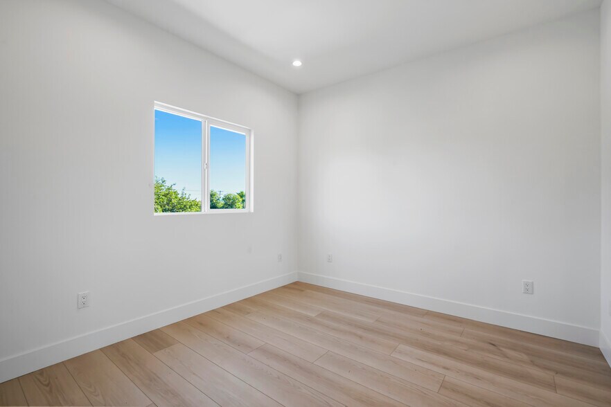 Building Photo - 11533 Dronfield Ave