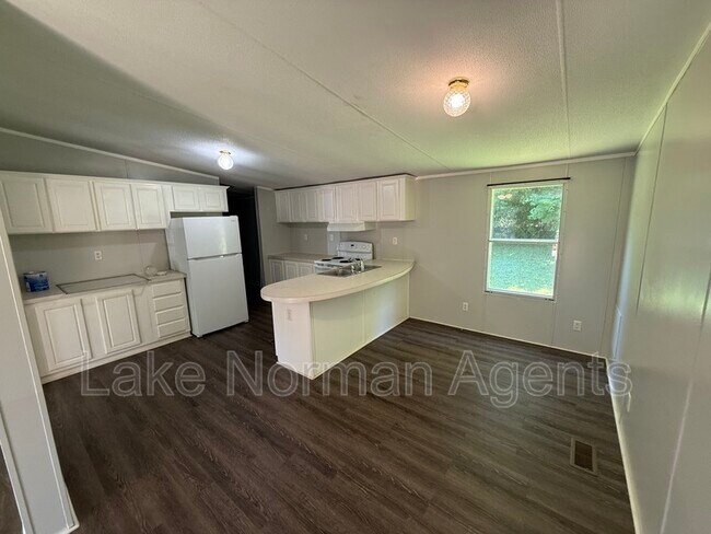 Building Photo - 1121 McRee Heights Cir