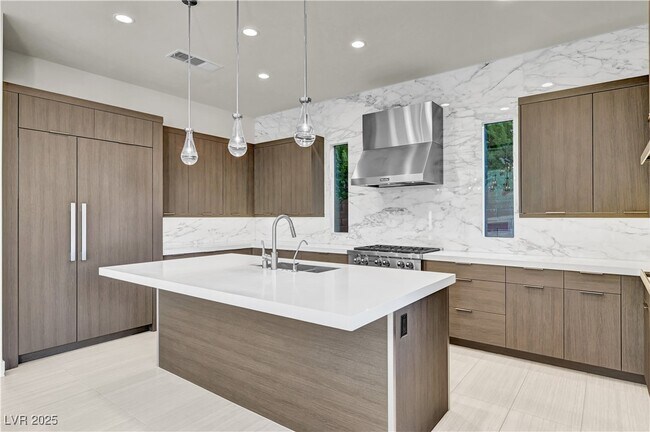 Building Photo - 68 Grey Feather Dr