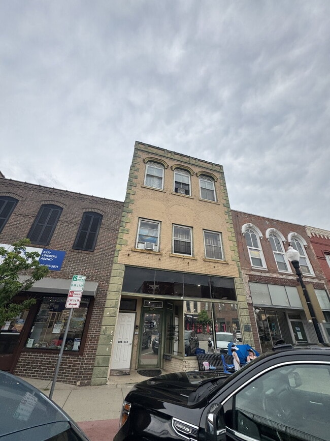 Building Photo - 105 2nd St E