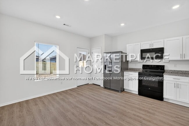 Building Photo - 2644 E Gila Wy