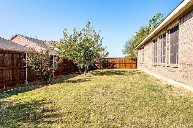 Building Photo - 4844 Grinstein Dr