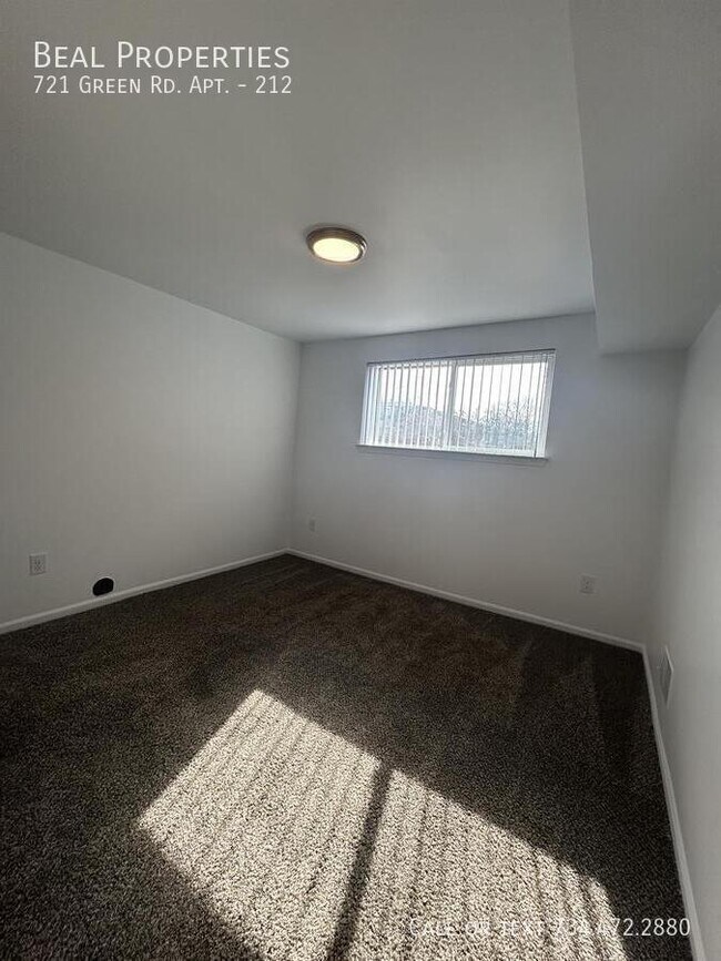 Building Photo - 721 Green Rd