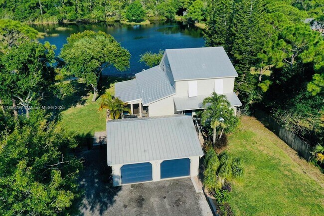 Building Photo - 4700 Regina Dr