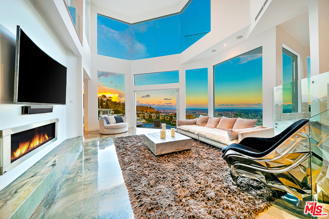 Building Photo - 2183 Sunset Plaza Dr