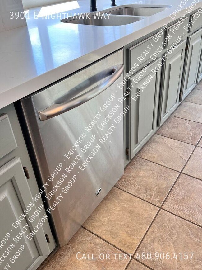 Building Photo - 3901 E Nighthawk Wy