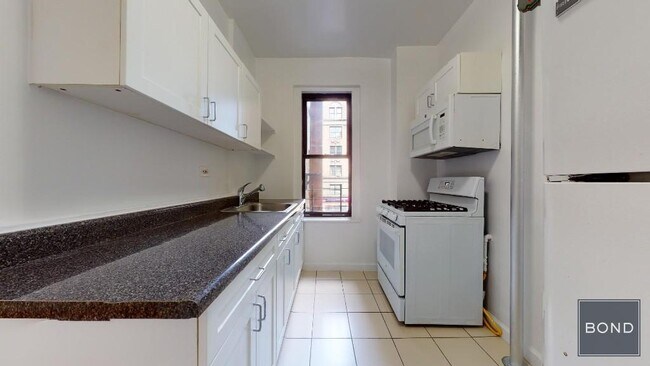 Building Photo - 620 W 171st St