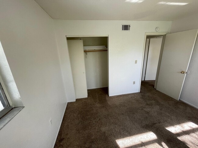 Building Photo - 2170 Knox McRae Dr