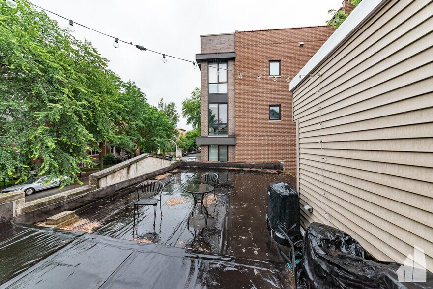 Building Photo - 700 N Noble St