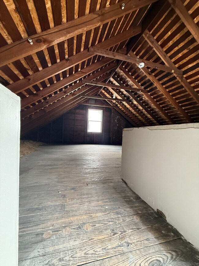Building Photo - 3537 Silsby Rd
