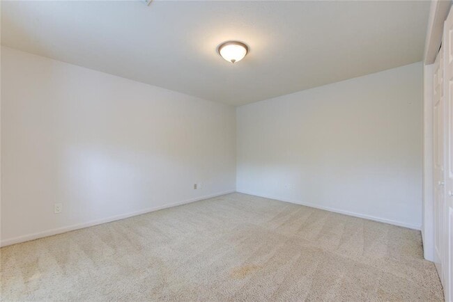Building Photo - 25 Fairway Oaks Pl