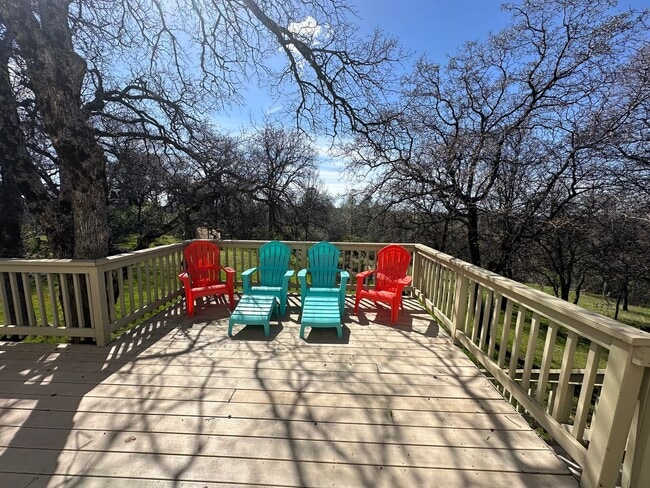 Building Photo - Gorgeous Multilevel 4 Bedroom 2.5 Bathroom Home on Acreage