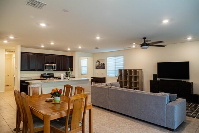 Building Photo - 7387 S Via Plaza del Maya