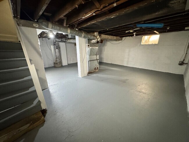 Building Photo - 3 Bedroom House