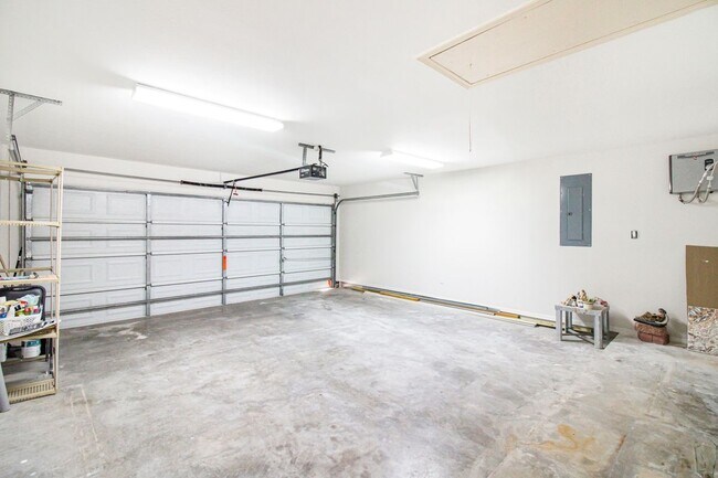 Building Photo - 2801 Summer Breeze Ave