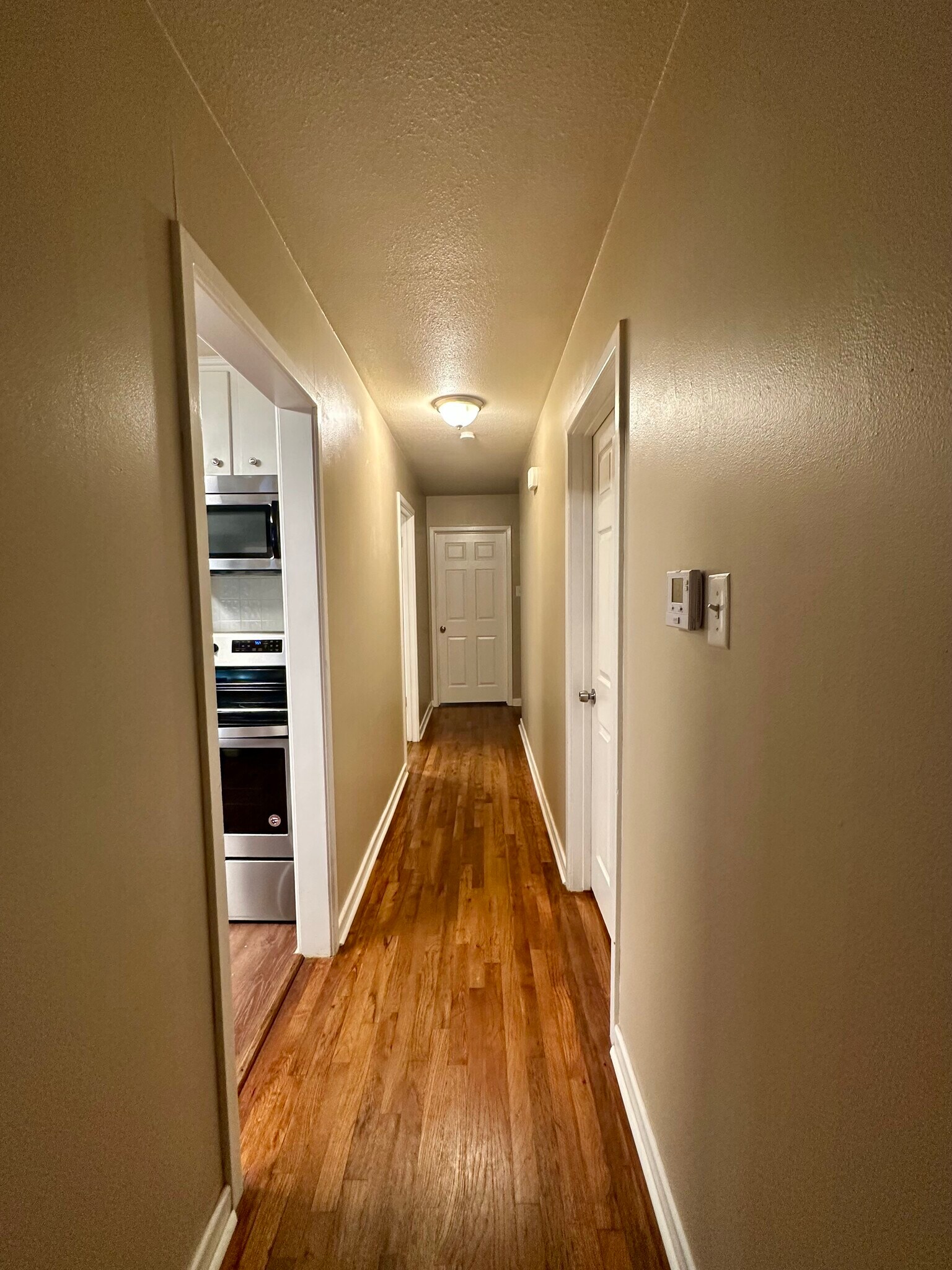 Building Photo - 1316 Eastview Dr