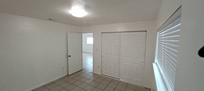 Building Photo - 3220 SW 26th Terrace
