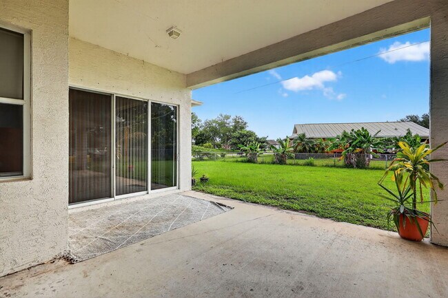 Building Photo - 379 NW La Playa St