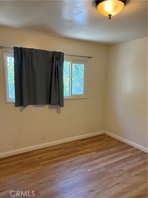 Building Photo - 806 S Chapel Ave