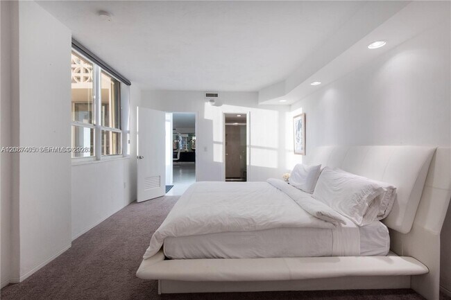 Building Photo - 10185 Collins Ave