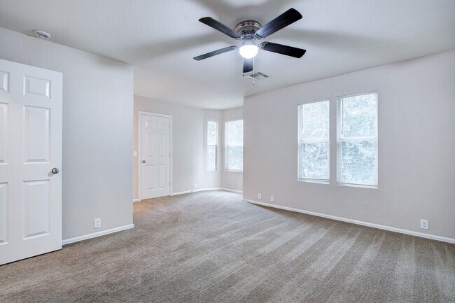 Building Photo - ***MOVE-IN SPECIAL: ONE WEEK FREE***3-Bedroom Townhouse with Open Floor Plan and Spacious Backyar...