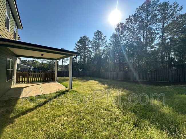 Building Photo - 688 Tree Top Trl