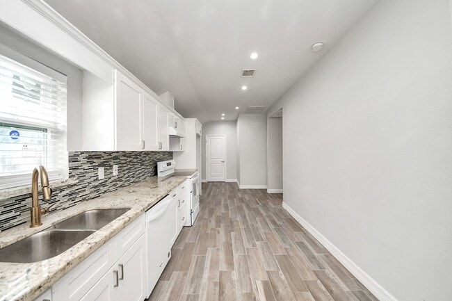 Building Photo - 6613 Morrow St