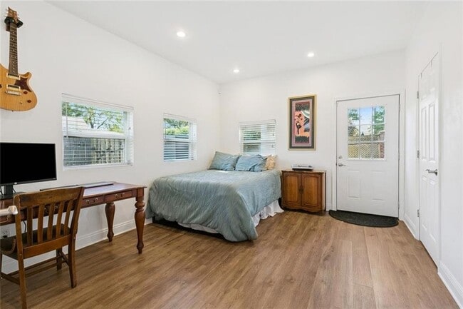 Building Photo - 940 Florida Blvd